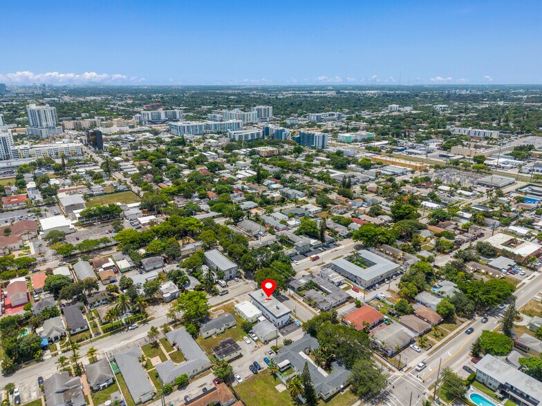 More Photos Of 1859 Lincoln St, Hollywood Apartments For Sale