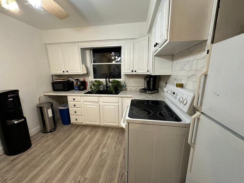 More Photos Of 354 Kingston Rd, Parsippany Office Residential For Lease