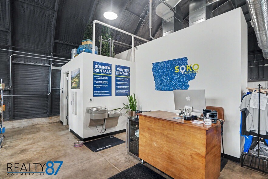 More Photos Of 44 17th Ave SW, Cedar Rapids Warehouse For Lease