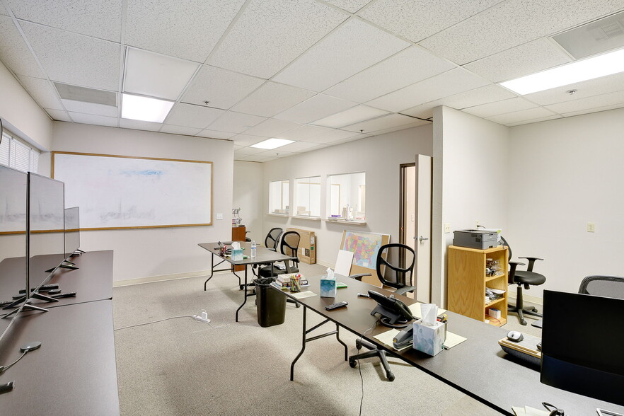 More Photos Of 250 W Main St, Woodland Office For Lease