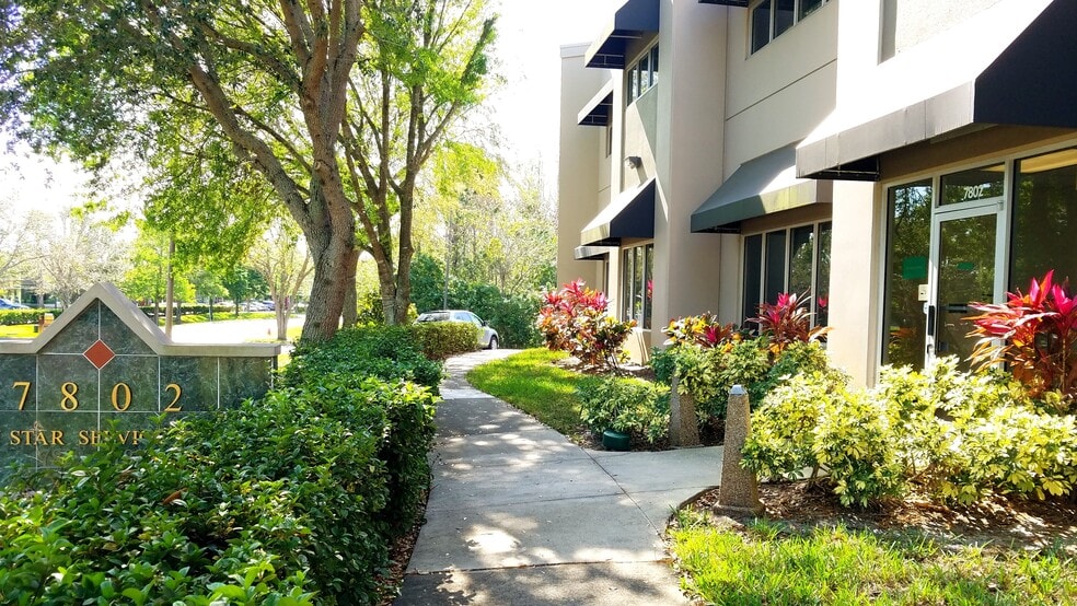 More Photos Of 7802 Kingspointe Pky, Orlando Office For Lease