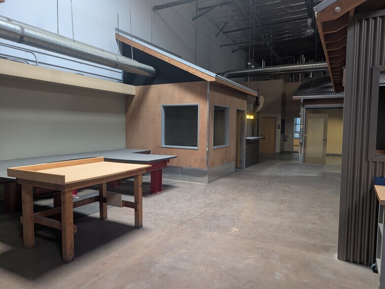 More Photos Of 7107-7139 Telegraph Rd, Montebello Warehouse For Sale