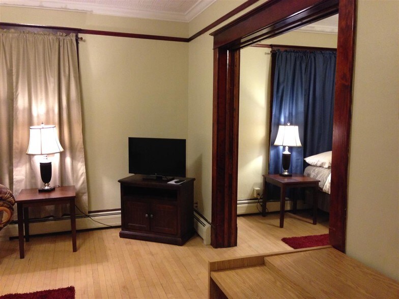 More Photos Of 42 Central St, Newport Flex For Lease