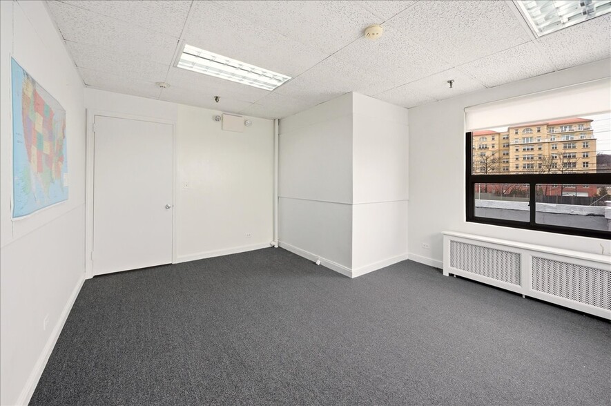 More Photos Of 20 North Ave, Larchmont Warehouse For Lease