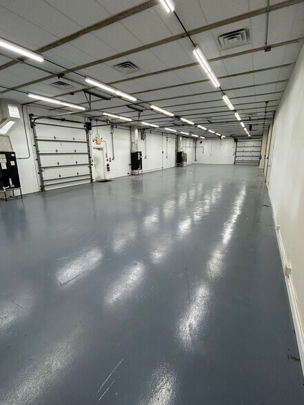 More Photos Of 1325 White Dr, Titusville Warehouse For Lease