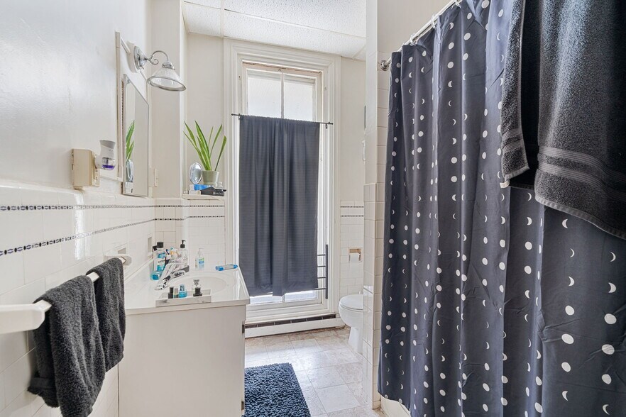 More Photos Of 962 W Hamilton St, Allentown Storefront Retail Residential For Lease