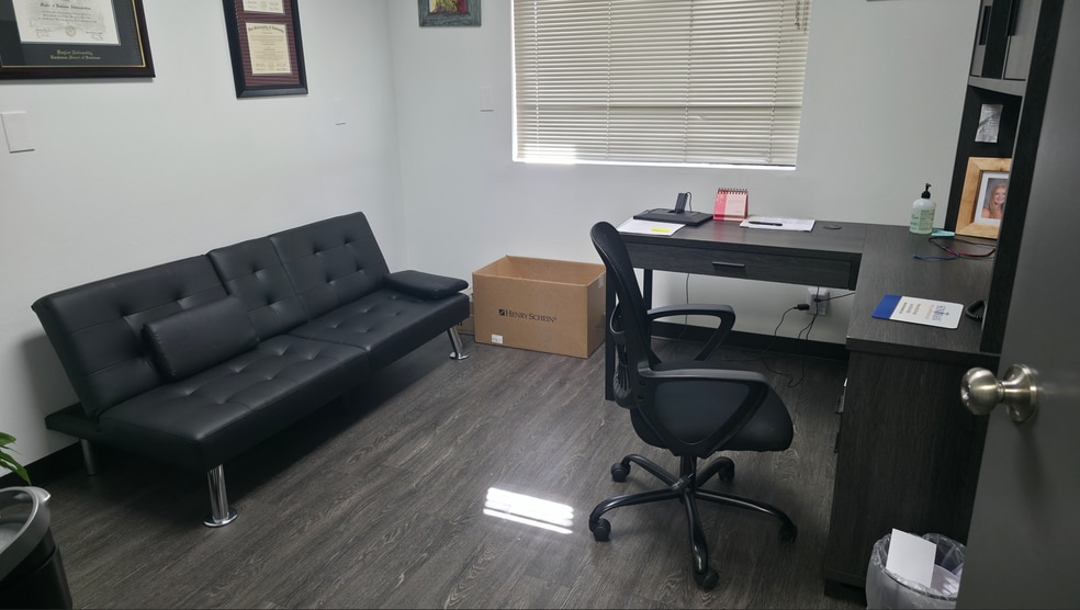 More Photos Of 1815 W Saint Marys Rd, Tucson Medical For Lease