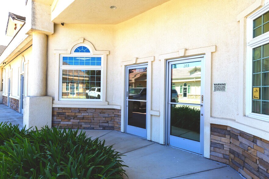 More Photos Of 1565 Shaw Ave, Clovis Office For Lease