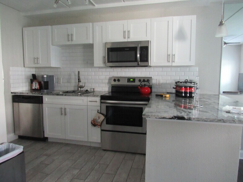 More Photos Of 115 S Lois Ave, Tampa Multifamily For Sale