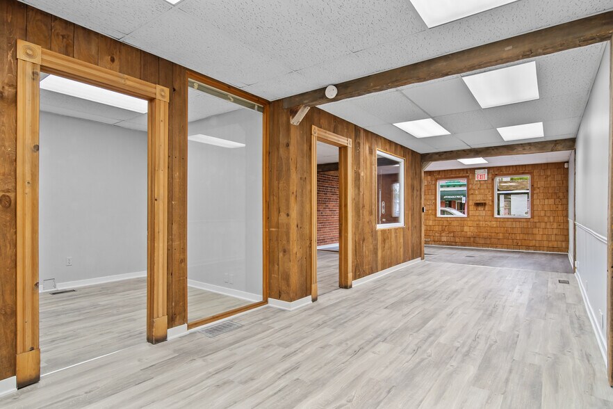 More Photos Of 58 Dundas St E, Napanee Storefront For Sale
