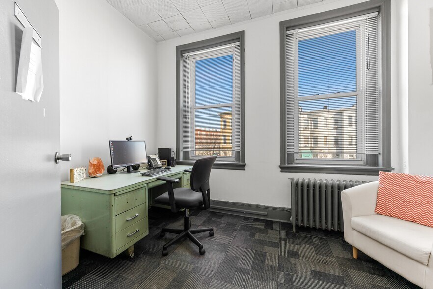 More Photos Of 21 W 25th St, Baltimore Office For Sale