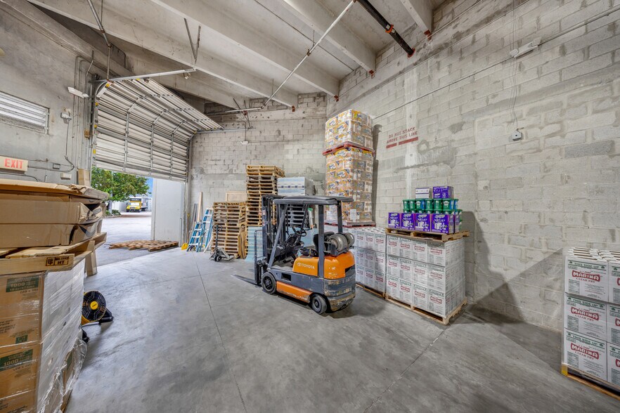 More Photos Of 2051 NW 112th Ave, Miami Distribution For Sale