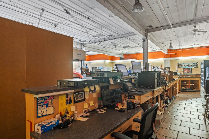 More Photos Of 162 W Plant St, Winter Garden General Retail For Lease