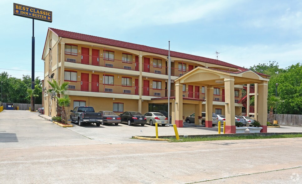 More Photos Of 13611 Rankin Cir W, Houston Hotel For Sale