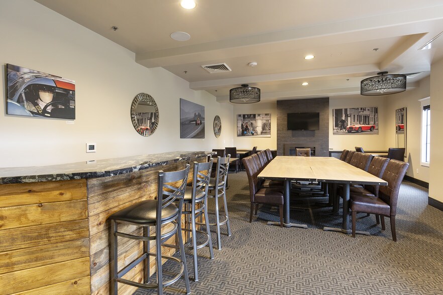 More Photos Of 390 N Sunrise Ave, Roseville Restaurant For Sale