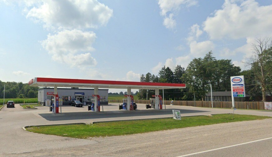 More Photos Of 595771 Oxford 59, Woodstock Service Station For Sale