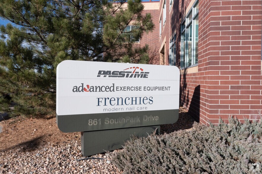 More Photos Of 861 Southpark Dr, Littleton Flex For Lease