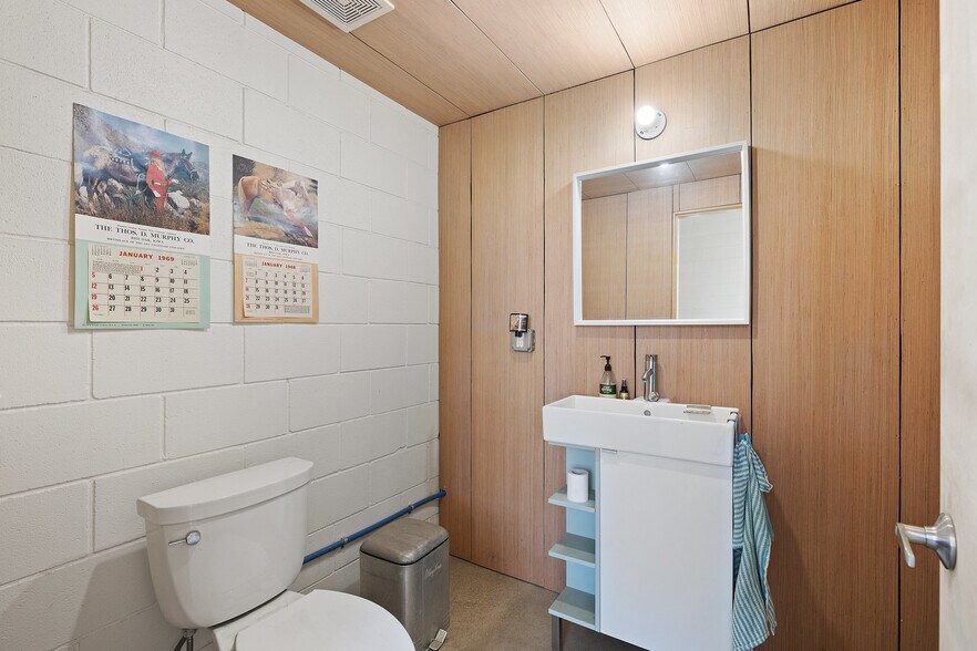 More Photos Of 404 Nugent ave, Johnson City Flex For Sale