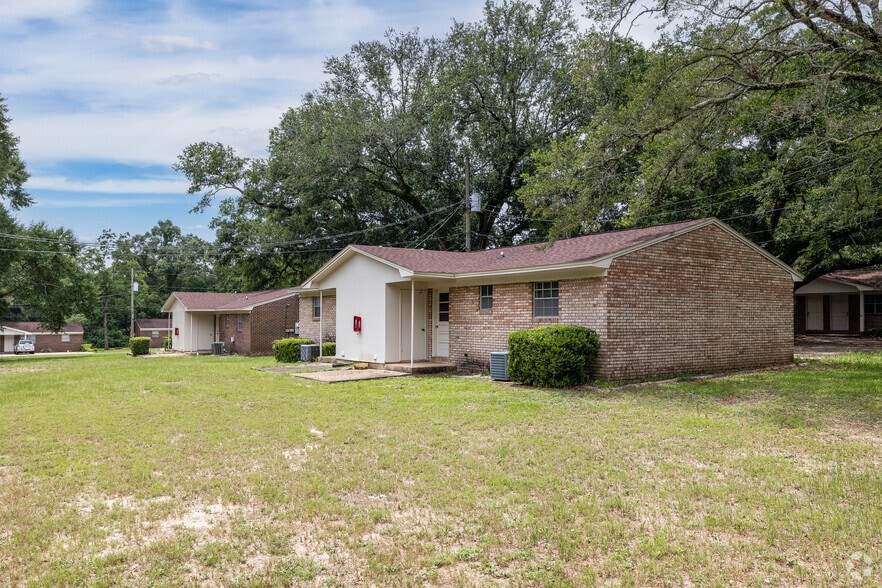 More Photos Of 8640 Jernigan Rd, Pensacola Apartments For Sale