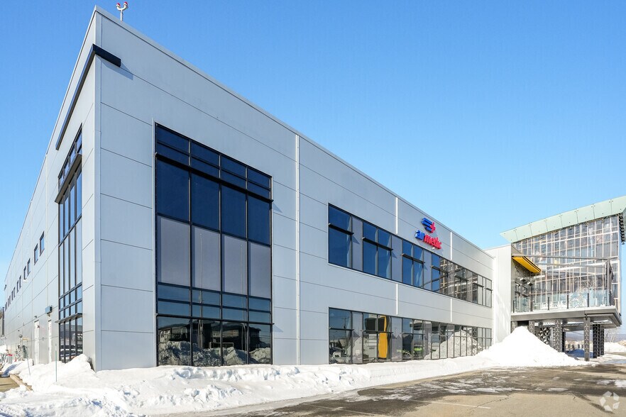 Primary Photo Of 1688 Rte De L'aeroport, Québec Showroom For Sale