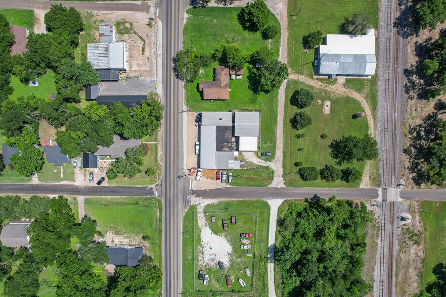 More Photos Of 418 S Commerce St, Bremond Auto Repair For Sale