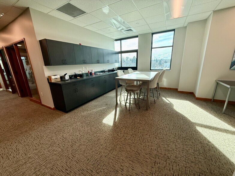 More Photos Of 550 NW Franklin Ave, Bend Medical For Lease