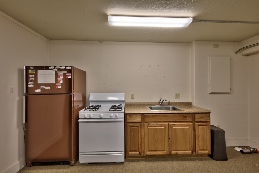 More Photos Of 2087 James Ave, South Lake Tahoe Warehouse For Sale