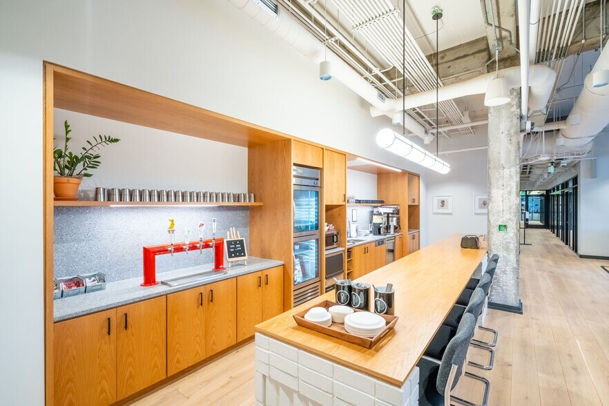 More Photos Of 830 NE Holladay St, Portland Coworking Space