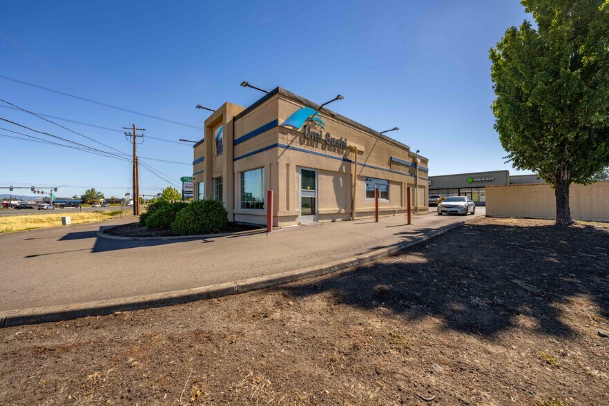 More Photos Of 7338 Crater Lake Hwy, White City Freestanding For Sale