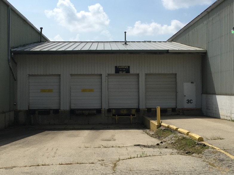 More Photos Of 1735 W 53rd St, Anderson Manufacturing For Sale