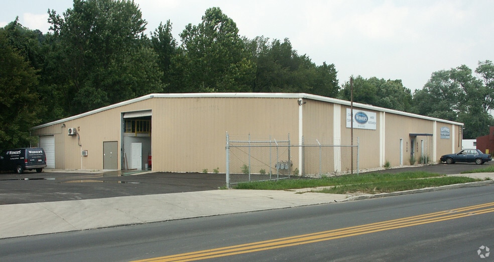More Photos Of 5170-5174 Wooster Pike, Cincinnati Warehouse For Sale