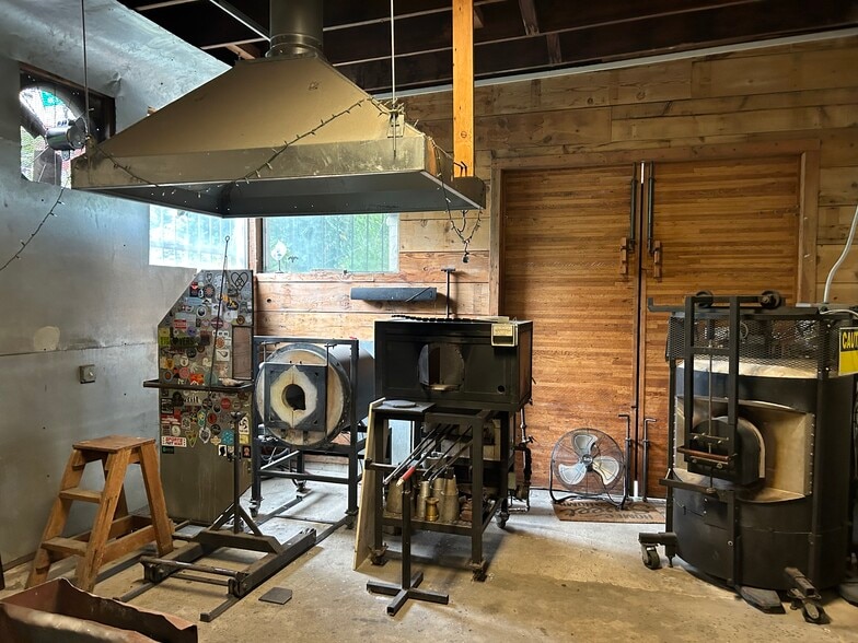 More Photos Of 1602 N Columbia Blvd, Portland Warehouse For Lease
