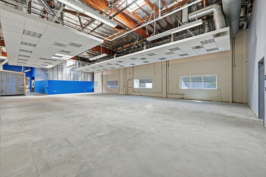 More Photos Of 9244 Balboa Ave, San Diego Light Manufacturing For Sale