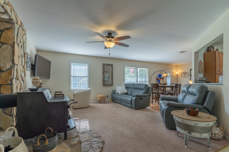 More Photos Of 1537 Jackson St, Locust Grove Office Residential For Sale