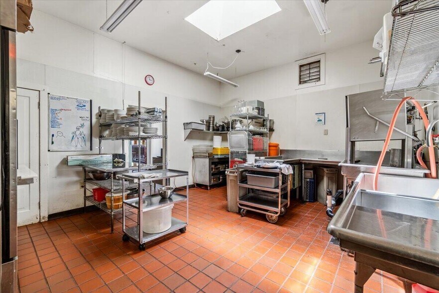 More Photos Of 315 Main St, Ferndale Hotel For Sale