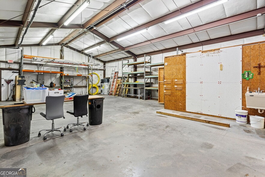 More Photos Of 12 Tower Pl, Newnan Service For Lease