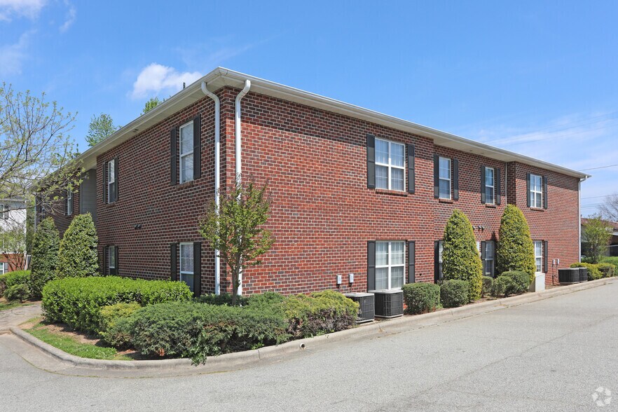 More Photos Of 1911-1923 Spring Garden St, Greensboro Apartments For Sale