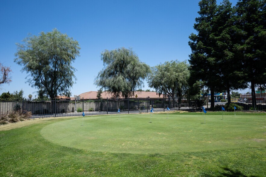 More Photos Of 510 W Visalia Rd, Exeter Golf Course Driving Range For Sale
