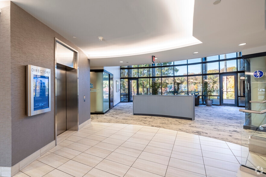 More Photos Of 2820 Waterford Lake Dr, Midlothian Office For Lease