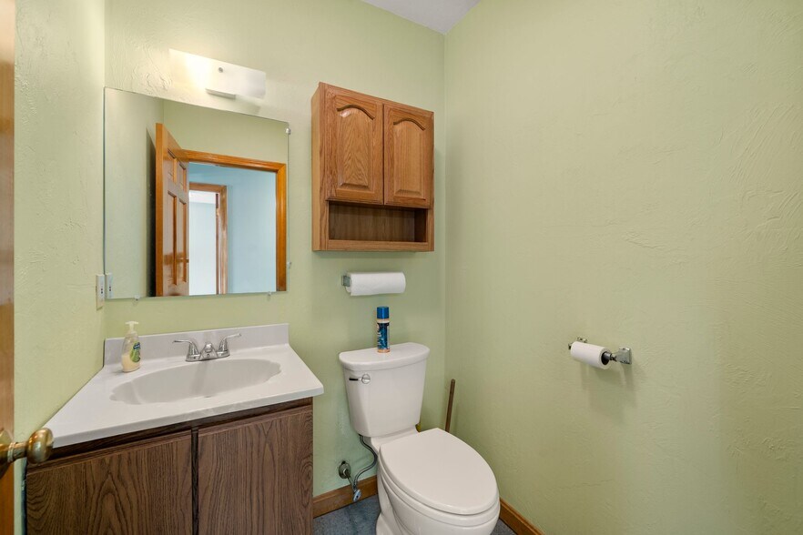 More Photos Of 4-6 Barlows Landing Rd, Pocasset Storefront Retail Office For Sale