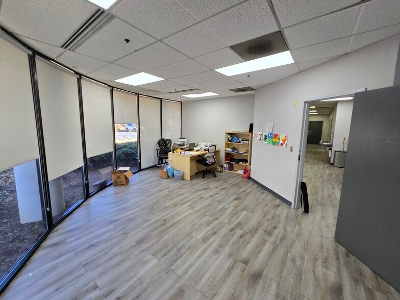 More Photos Of 5700 Highlands Pky SE, Smyrna Light Distribution For Lease