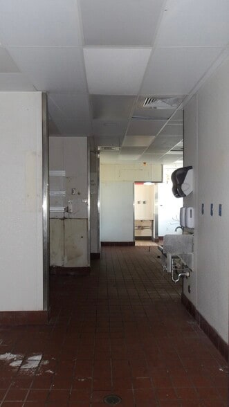 More Photos Of 505 E Edinburg Ave, Elsa Fast Food For Lease