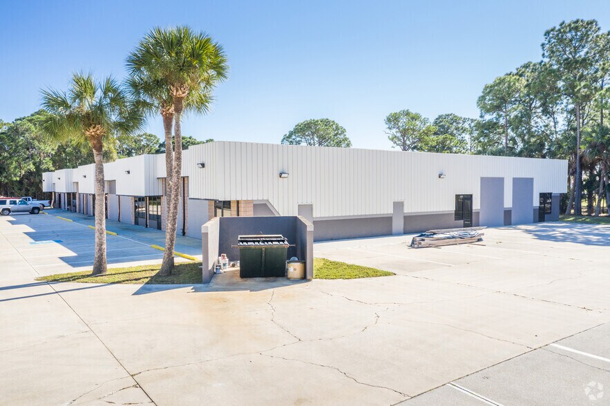 More Photos Of 1535 N Cogswell St, Rockledge Warehouse For Lease
