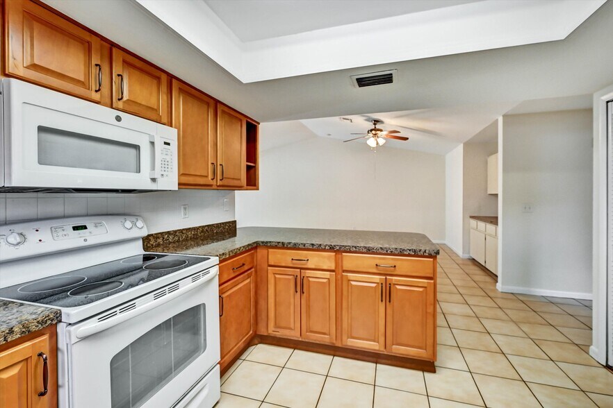 More Photos Of 4707 SW 8th Pl, Cape Coral Apartments For Sale