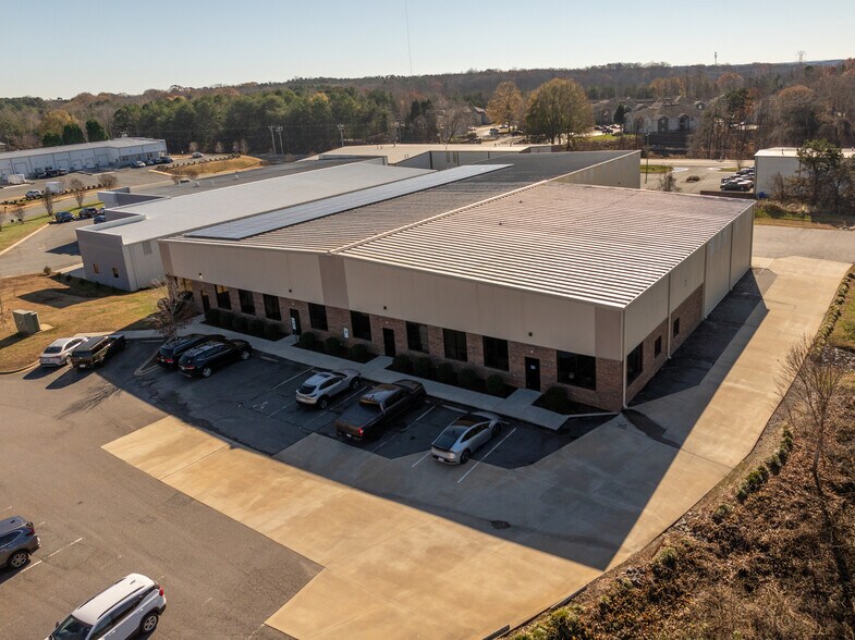 More Photos Of 129 Oakpark Dr, Mooresville Light Manufacturing For Lease