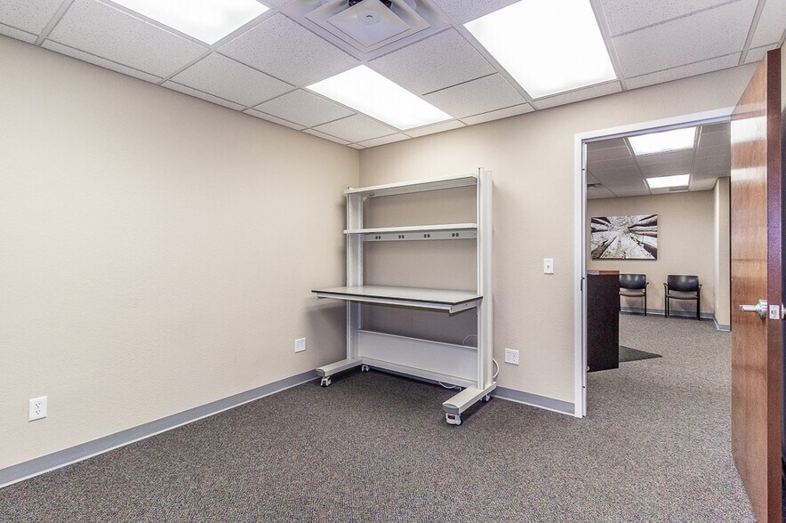 More Photos Of 1620 N Shawano St, New London Medical For Lease
