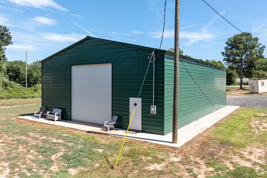 More Photos Of 1679 Atlanta Hwy SE, Statham Warehouse For Lease