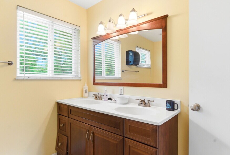 More Photos Of 10 Fairway Dr, Springboro Office Residential For Sale