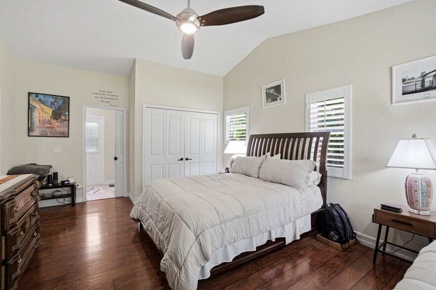More Photos Of 4120 3rd Ave NW, Naples Apartments For Sale