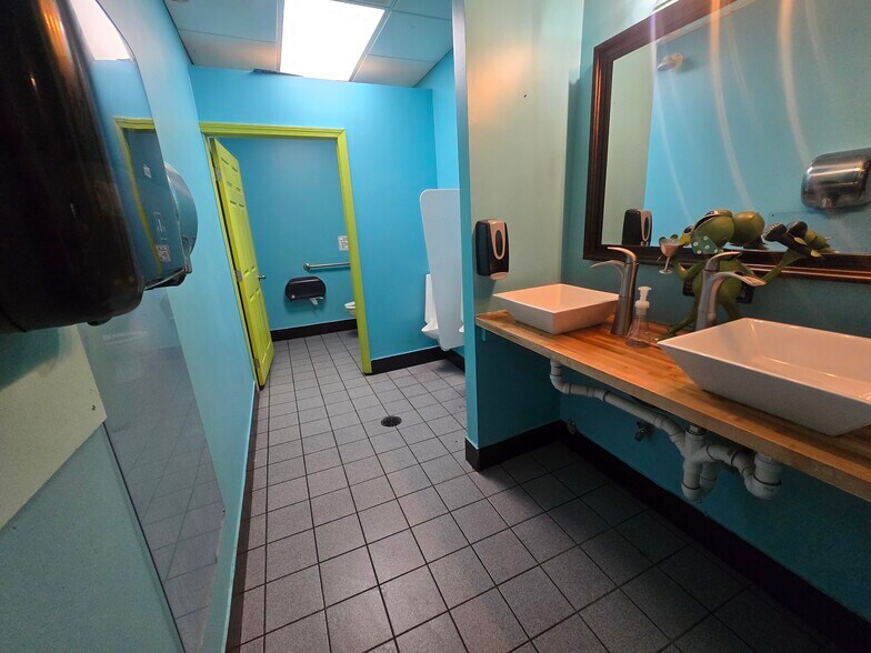 More Photos Of 48 School St, Lincoln Restaurant For Sale